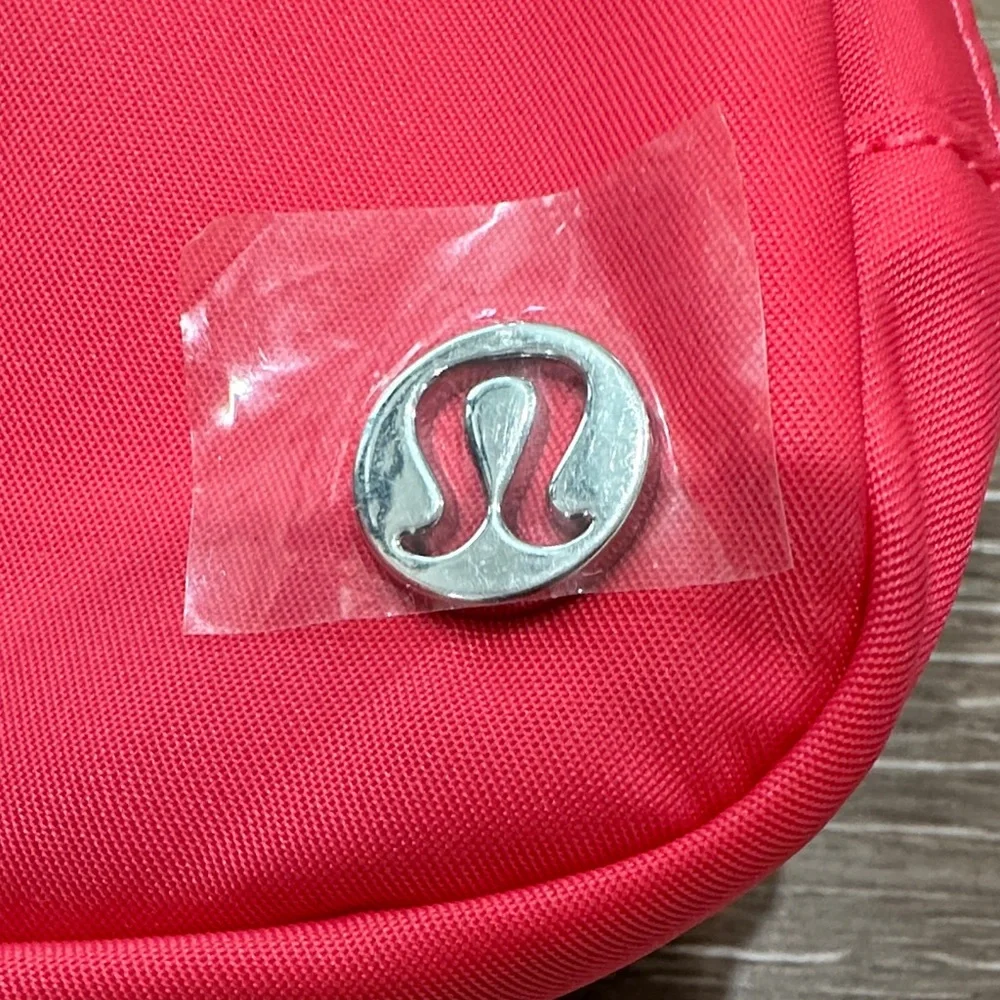 NWT! Lululemon Everywhere Belt Bag in Salmon Size Small - Picture 2 of 8